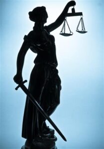 Адвокат хозяйственные дела Львов представляє інтереси в суді