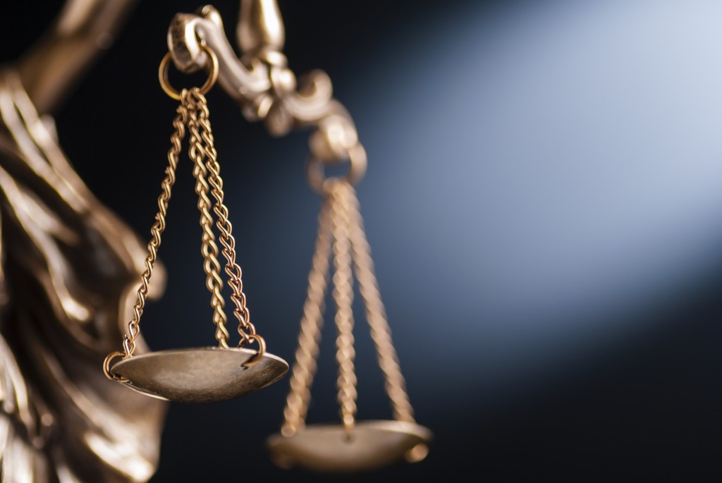 Юрист господарське право Львів консультує підприємця щодо договору